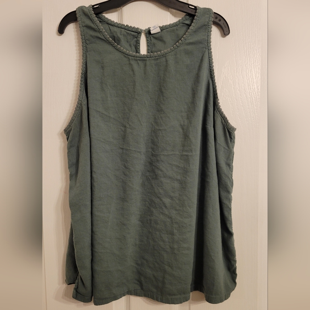 Old Navy Sleeveless Tank Top in Olive Green